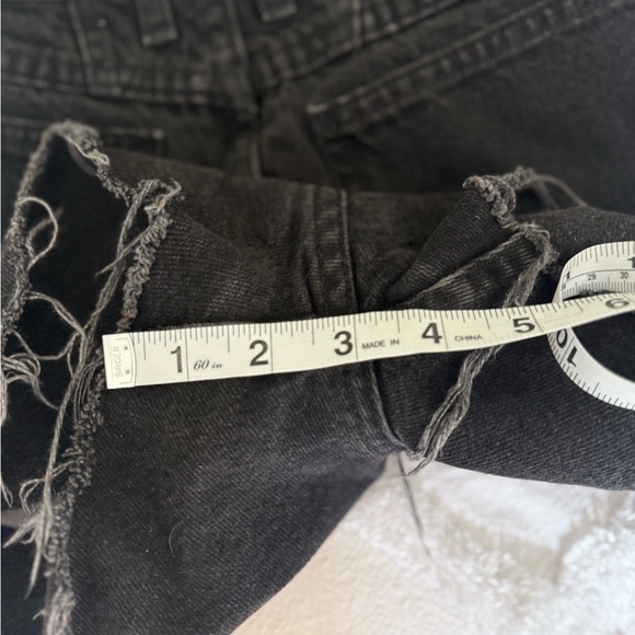 Vintage Lee Black Jean Shorts with Frayed Hem - Picture 5 of 6